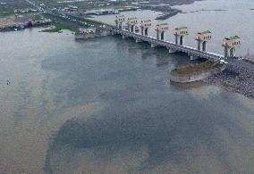 Gov't opens Isahaya lock gates for 2-month probe